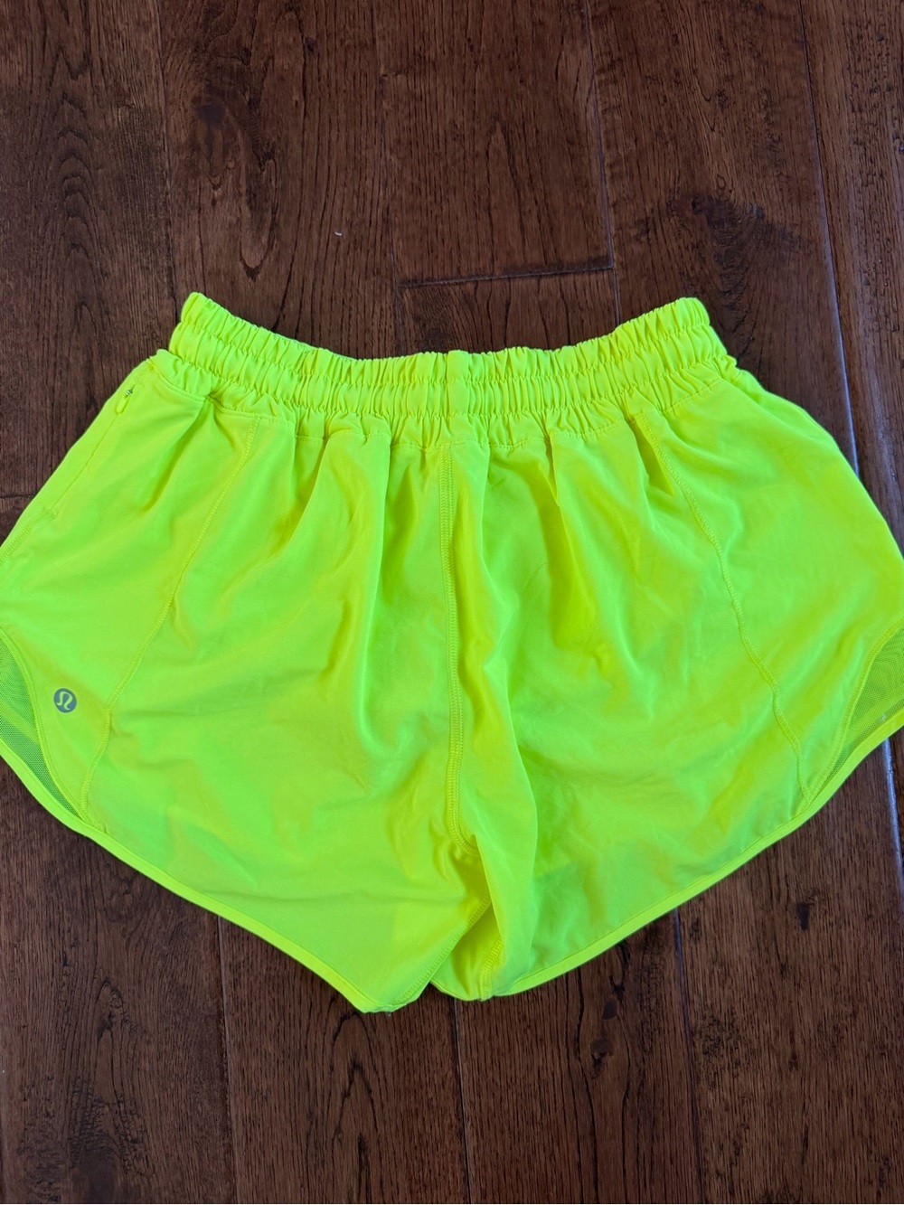 Like New Lululemon Neon Yellow Women’s Hotty Hot Low Rise Shorts Sz 6